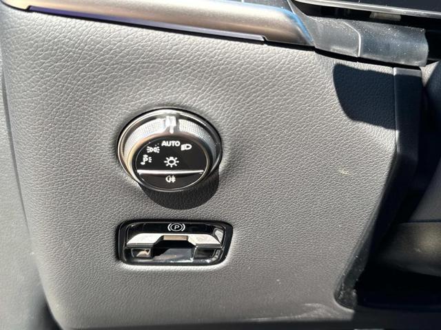 Photo of 2025 Alpine Gray Mercedes-Benz GLC 300