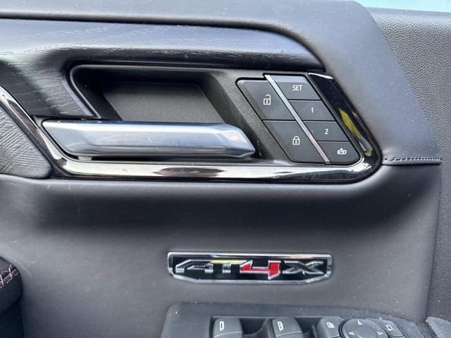 Photo of 2022 Onyx Black GMC Sierra 1500