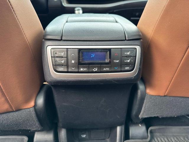 Photo of 2017 Midnight Black Metallic Toyota Highlander