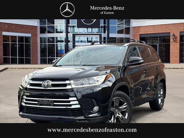 Photo of 2017 Midnight Black Metallic Toyota Highlander