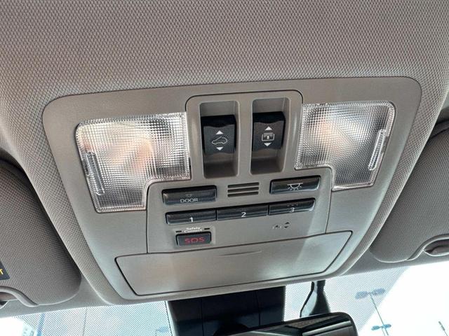 Photo of 2017 Midnight Black Metallic Toyota Highlander