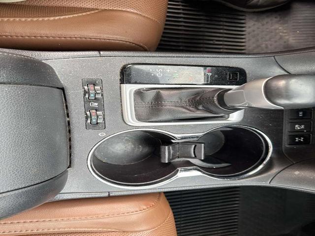 Photo of 2017 Midnight Black Metallic Toyota Highlander