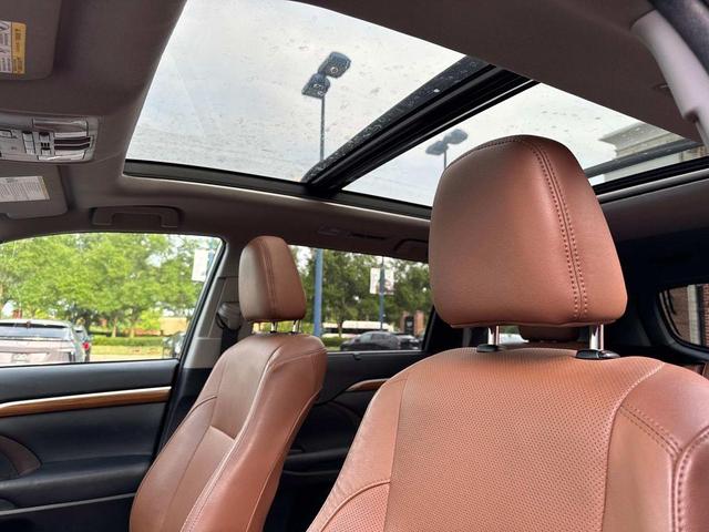 Photo of 2017 Midnight Black Metallic Toyota Highlander