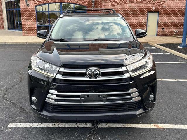 Photo of 2017 Midnight Black Metallic Toyota Highlander