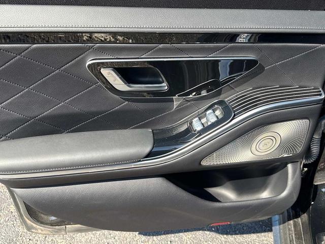 Photo of 2022 Black Mercedes-Benz S-Class