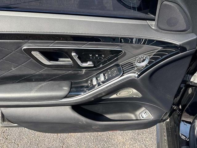 Photo of 2022 Black Mercedes-Benz S-Class