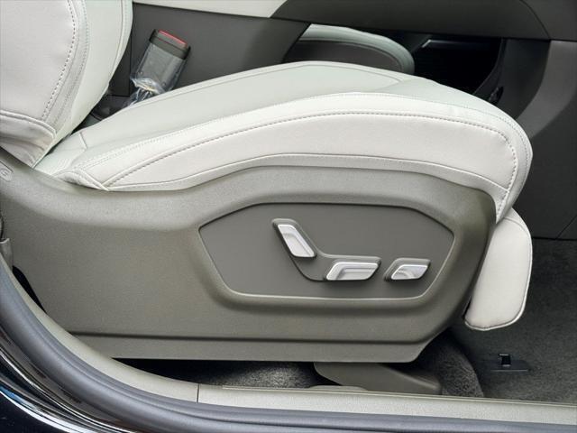 Photo of 2025 Phantom Black Hyundai SANTA FE HEV