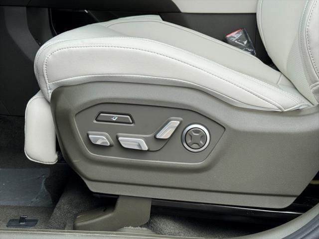 Photo of 2025 Phantom Black Hyundai SANTA FE HEV