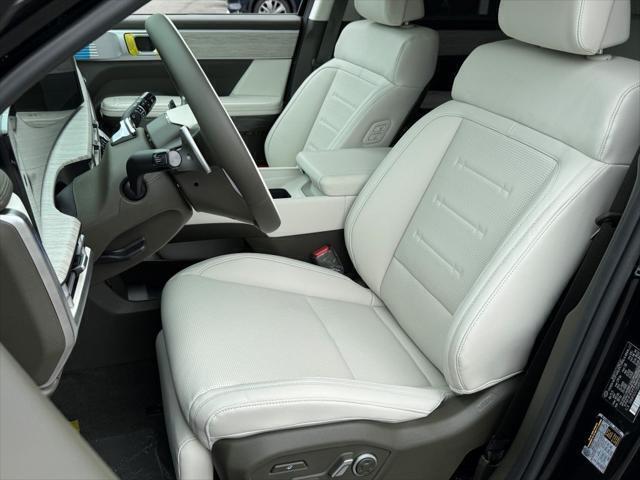 Photo of 2025 Phantom Black Hyundai SANTA FE HEV