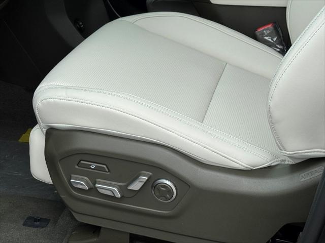 Photo of 2025 Phantom Black Hyundai SANTA FE HEV