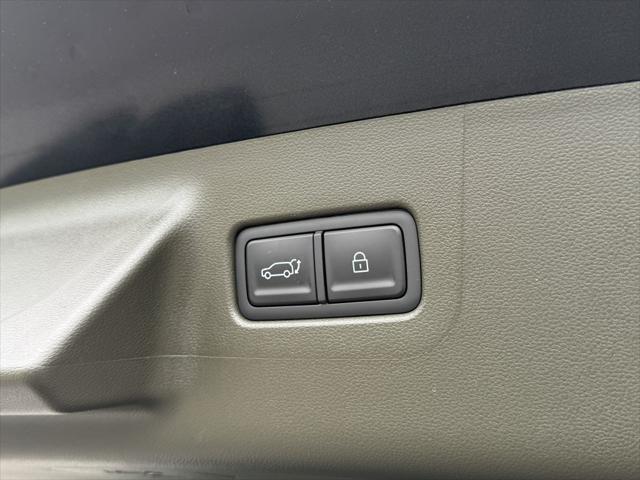 Photo of 2025 Phantom Black Hyundai SANTA FE HEV