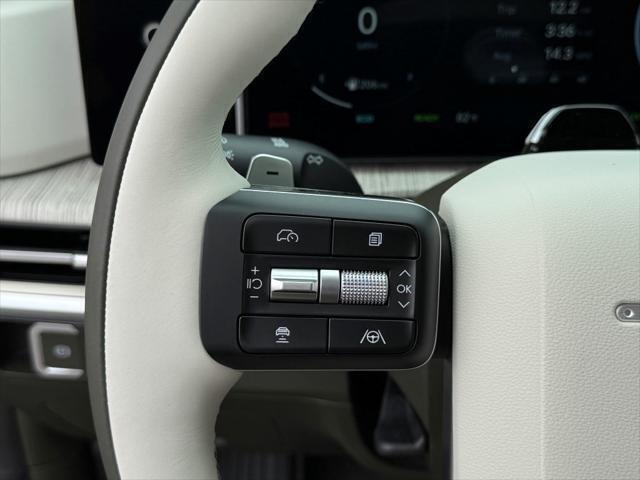 Photo of 2025 Phantom Black Hyundai SANTA FE HEV