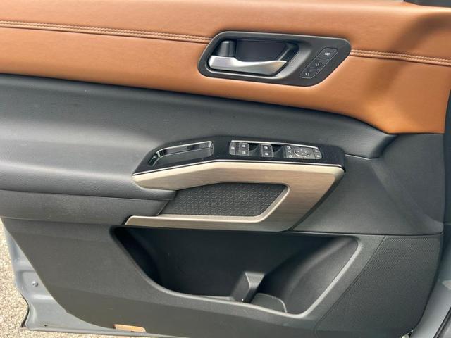 Photo of 2022 Boulder Gray Pearl Nissan Pathfinder