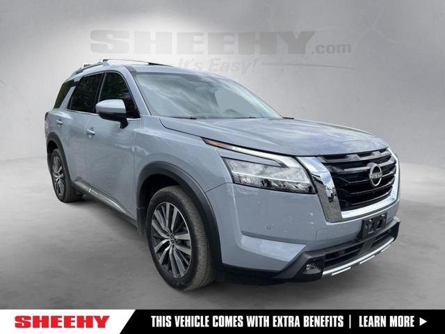 Photo of 2022 Boulder Gray Pearl Nissan Pathfinder