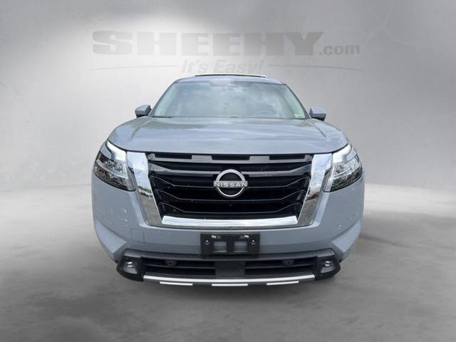 Photo of 2022 Boulder Gray Pearl Nissan Pathfinder