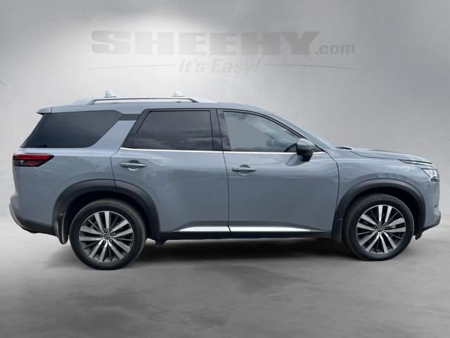 Photo of 2022 Boulder Gray Pearl Nissan Pathfinder