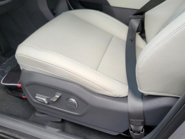 Photo of 2026 Shimmering Silver Hyundai SANTA FE