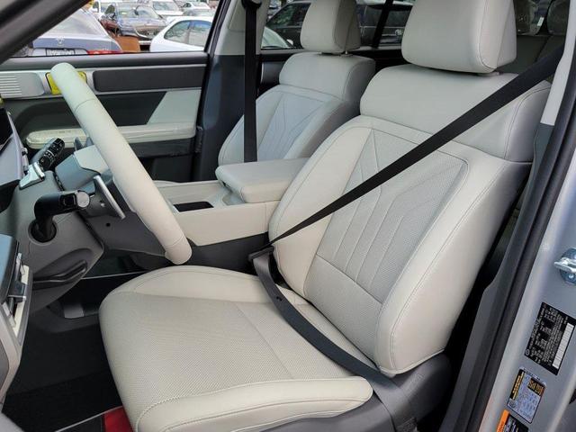 Photo of 2026 Shimmering Silver Hyundai SANTA FE