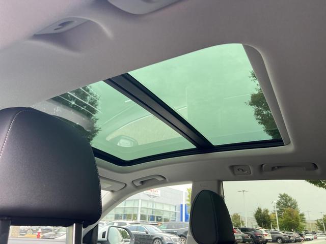 Photo of 2022 Glacier White Audi Q8
