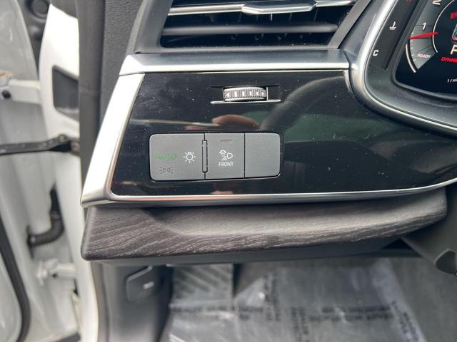Photo of 2022 Glacier White Audi Q8