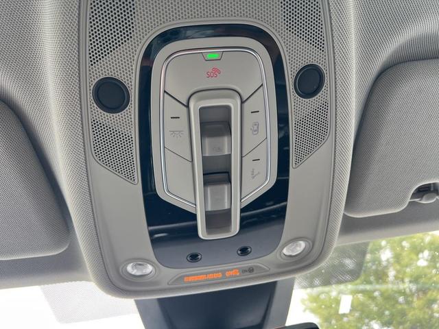 Photo of 2022 Glacier White Audi Q8