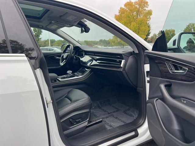 Photo of 2022 Glacier White Audi Q8