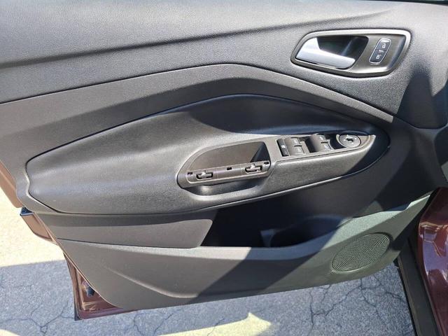 Photo of 2018 Red Ford Escape