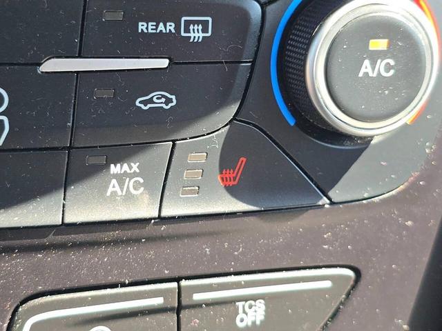 Photo of 2018 Red Ford Escape