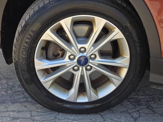 Photo of 2018 Red Ford Escape
