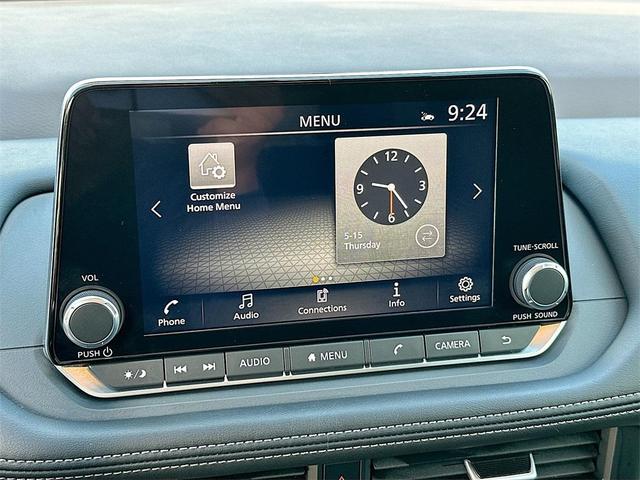 Photo of 2023 White Nissan Rogue