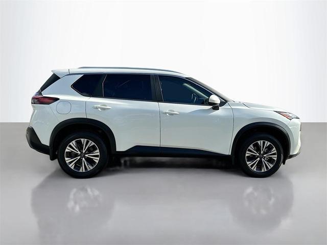 Photo of 2023 White Nissan Rogue