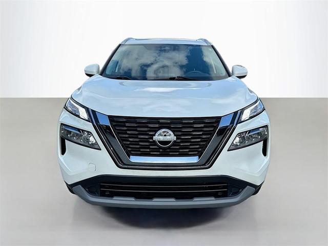 Photo of 2023 White Nissan Rogue