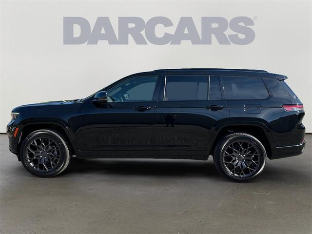 Photo of 2025 Diamond Black Jeep Grand Cherokee L