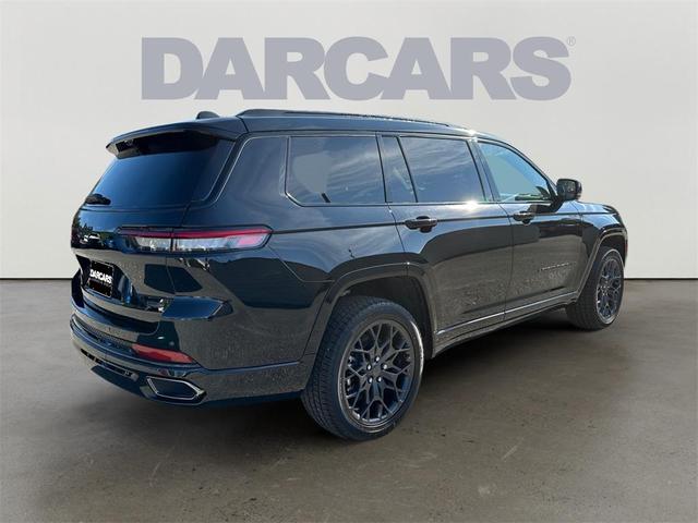 Photo of 2025 Diamond Black Jeep Grand Cherokee L