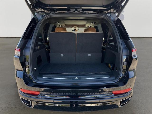 Photo of 2025 Diamond Black Jeep Grand Cherokee L