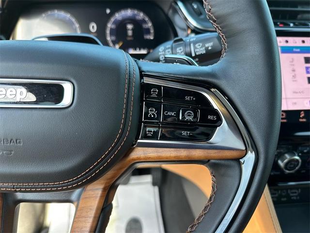 Photo of 2025 Diamond Black Jeep Grand Cherokee L