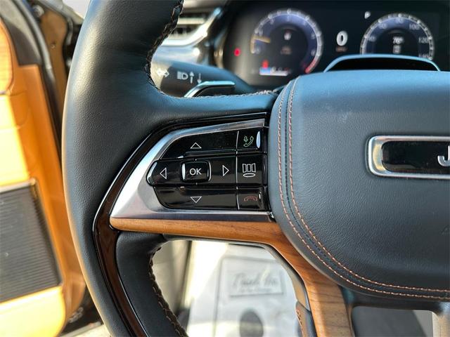 Photo of 2025 Diamond Black Jeep Grand Cherokee L