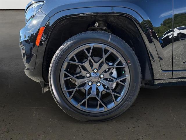 Photo of 2025 Diamond Black Jeep Grand Cherokee L