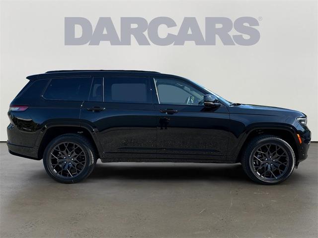 Photo of 2025 Diamond Black Jeep Grand Cherokee L