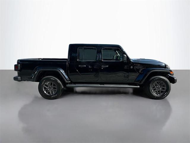Photo of 2025 Black Clearcoat Jeep Gladiator