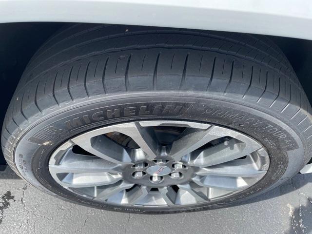Photo of 2023 Summit White GMC Acadia