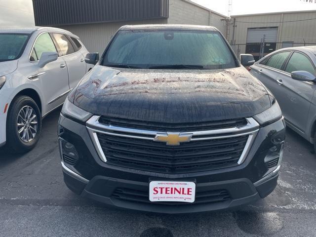 Photo of 2023 Mosaic Black Metallic Chevrolet Traverse