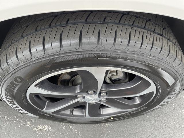 Photo of 2021 White Frost Tri-Coat Buick Enclave