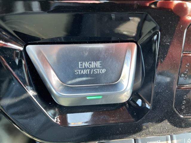 Photo of 2025 Summit White GMC Sierra 2500