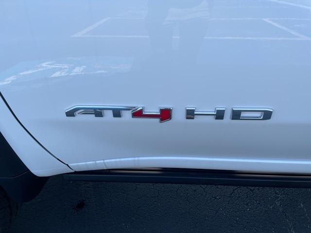 Photo of 2025 Summit White GMC Sierra 2500