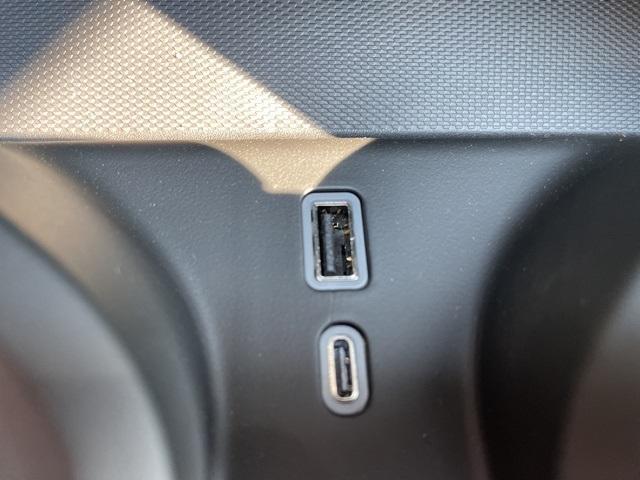 Photo of 2025 Summit White GMC Sierra 2500
