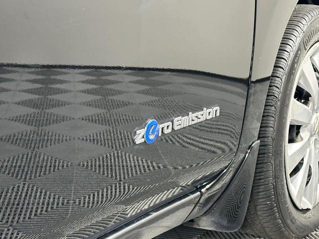 Photo of 2013 Super Black Nissan Leaf