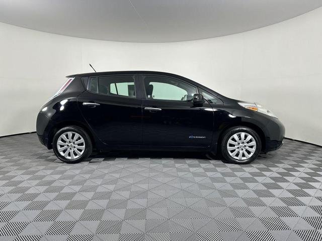 Photo of 2013 Super Black Nissan Leaf