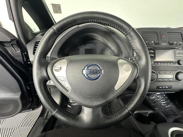 Photo of 2013 Super Black Nissan Leaf