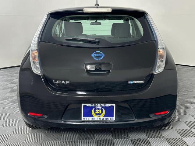 Photo of 2013 Super Black Nissan Leaf